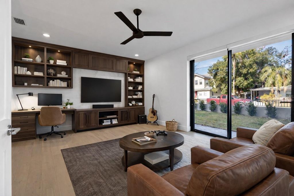 Image 7 of property listing at 2707 N WOODROW AVENUE 3, Tampa, FL 33602