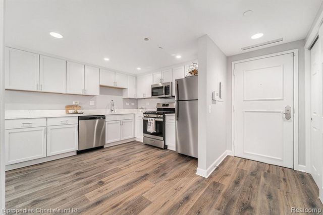 3320 Spinnaker Lane 16B, Detroit, MI 48207