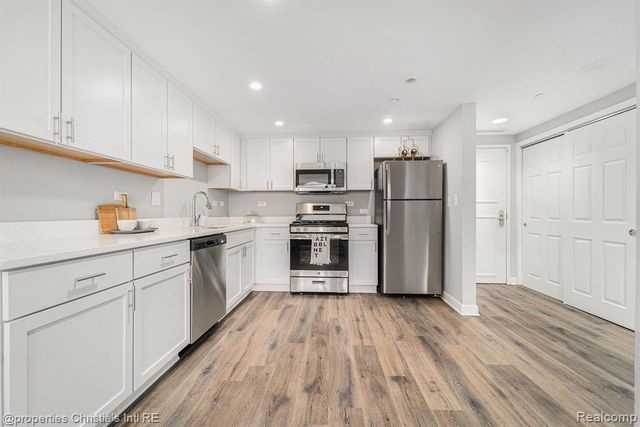 3320 Spinnaker Lane 16B, Detroit, MI 48207