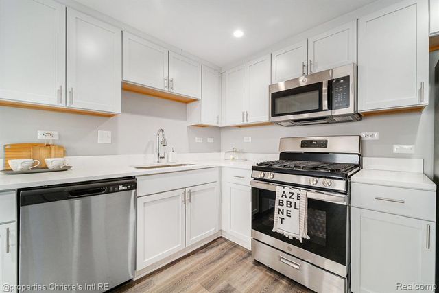 3320 Spinnaker Lane 16B, Detroit, MI 48207