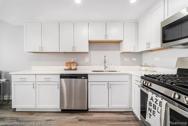 3320 Spinnaker Lane 16B, Detroit, MI 48207