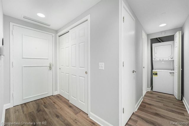 3320 Spinnaker Lane 16B, Detroit, MI 48207