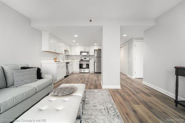 3320 Spinnaker Lane 16B, Detroit, MI 48207