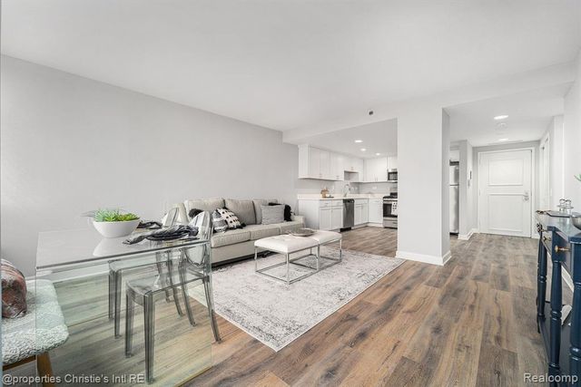 3320 Spinnaker Lane 16B, Detroit, MI 48207