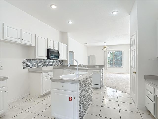 957 VIA BIANCA DRIVE, Davenport, FL 33896