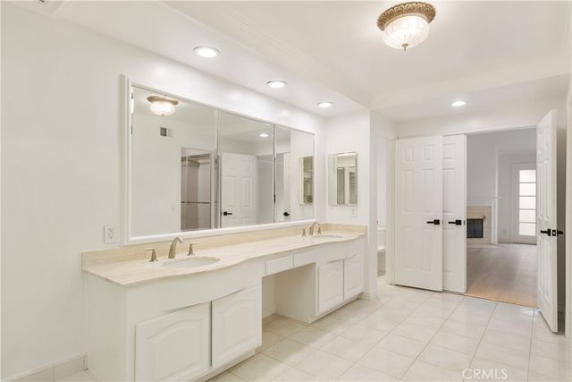 19371 Woodlands, Huntington Beach, CA 92648