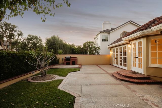 19371 Woodlands, Huntington Beach, CA 92648