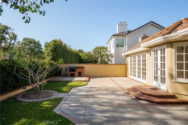 19371 Woodlands, Huntington Beach, CA 92648