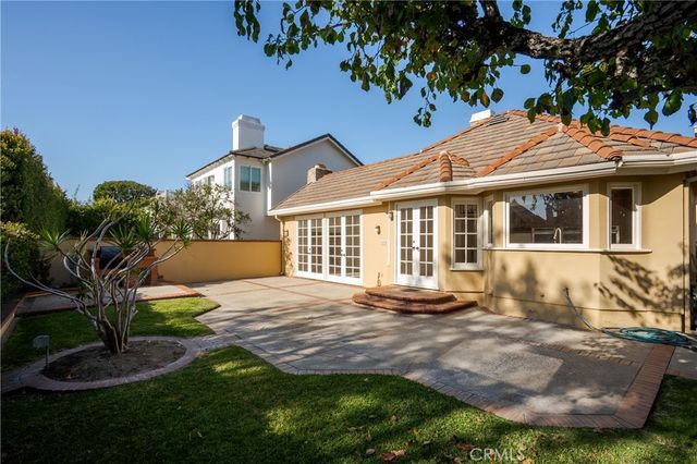 19371 Woodlands, Huntington Beach, CA 92648