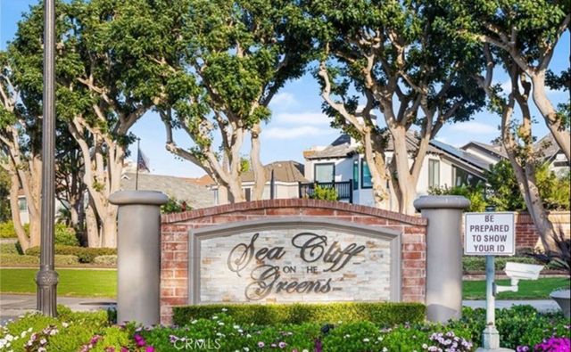 19371 Woodlands, Huntington Beach, CA 92648