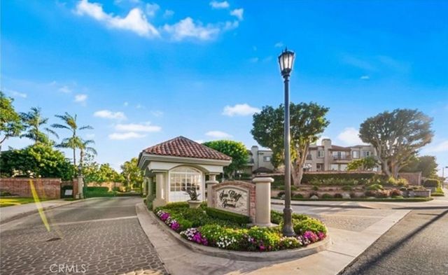 19371 Woodlands, Huntington Beach, CA 92648