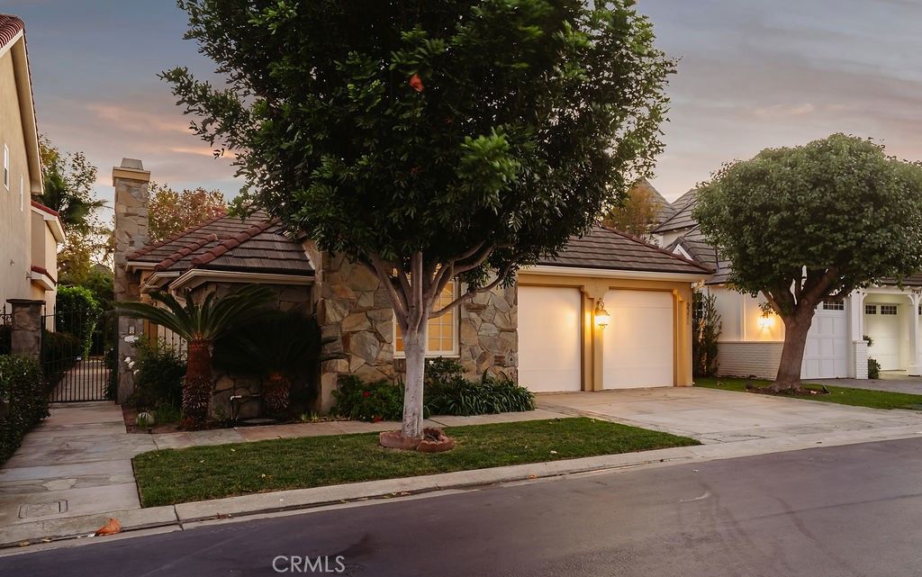 19371 Woodlands, Huntington Beach, CA 92648