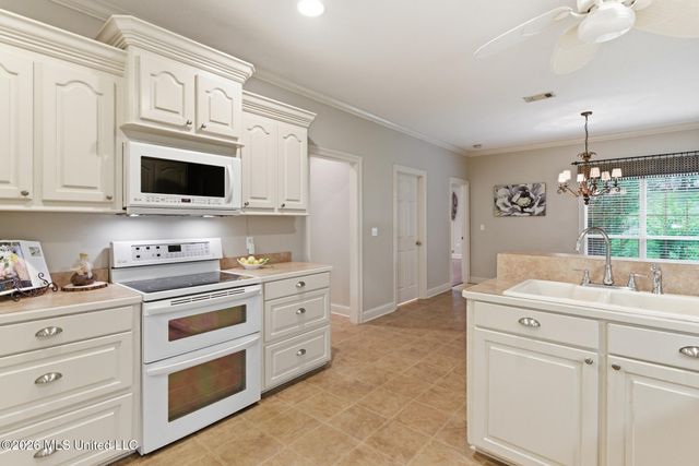 51 Woodville Trace, Hattiesburg, MS 39402