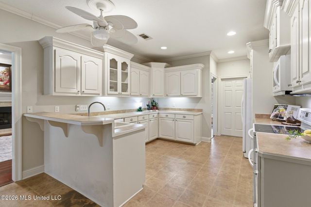 51 Woodville Trace, Hattiesburg, MS 39402