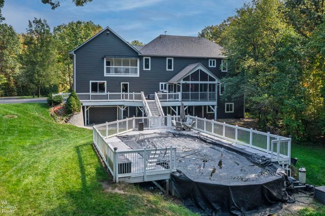 438 State Park Rd Road, Groveland Twp, MI 48462