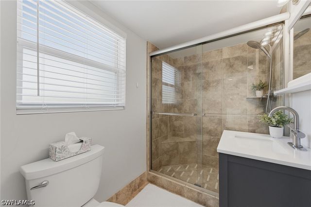 275 8th AVE S 275, Naples, FL 34102