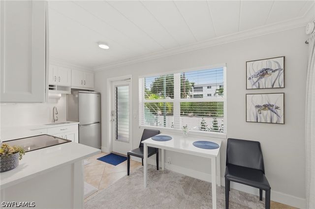 275 8th AVE S 275, Naples, FL 34102