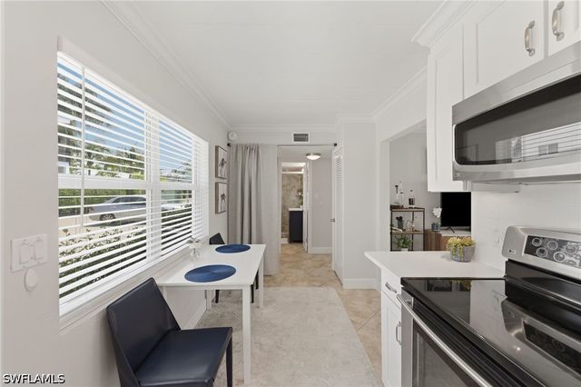275 8th AVE S 275, Naples, FL 34102