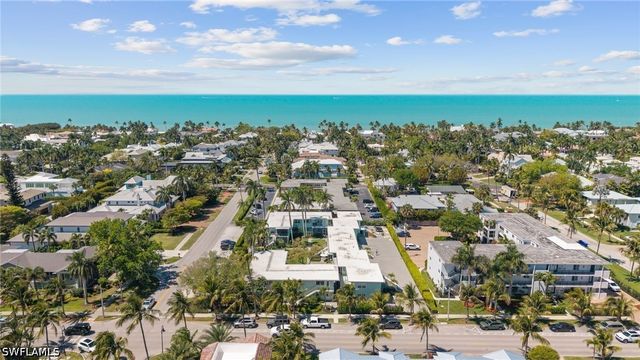 275 8th AVE S 275, Naples, FL 34102