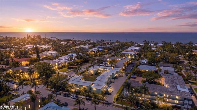 275 8th AVE S 275, Naples, FL 34102