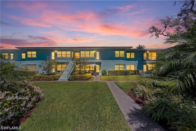 275 8th AVE S 275, Naples, FL 34102