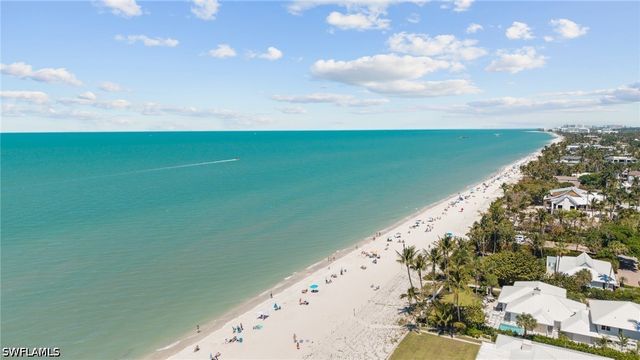 275 8th AVE S 275, Naples, FL 34102