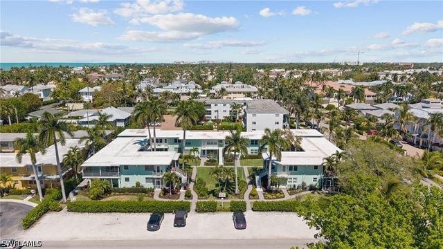 275 8th AVE S 275, Naples, FL 34102