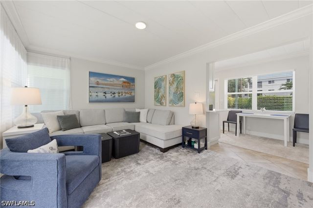 275 8th AVE S 275, Naples, FL 34102