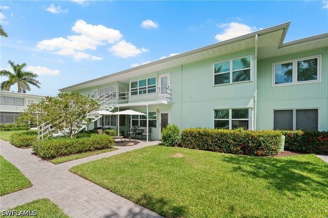 275 8th AVE S 275, Naples, FL 34102
