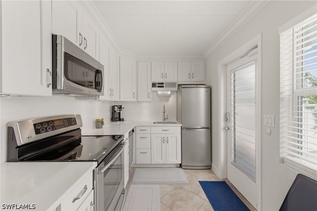 275 8th AVE S 275, Naples, FL 34102