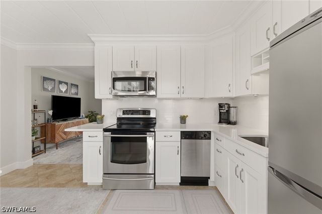 275 8th AVE S 275, Naples, FL 34102