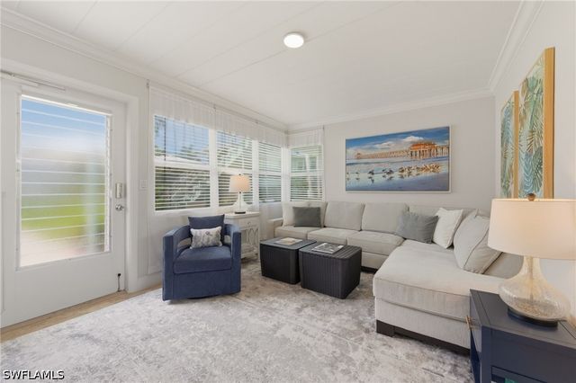 275 8th AVE S 275, Naples, FL 34102