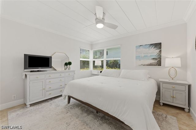 275 8th AVE S 275, Naples, FL 34102