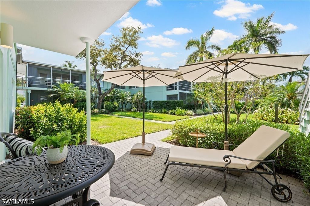 275 8th AVE S 275, Naples, FL 34102