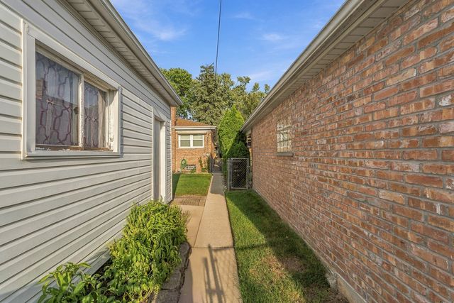 2430 Westover Avenue, North Riverside, IL 60546