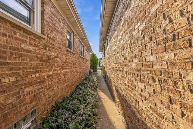 2430 Westover Avenue, North Riverside, IL 60546