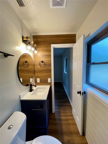 1715 NE 6TH PLACE, Gainesville, FL 32641