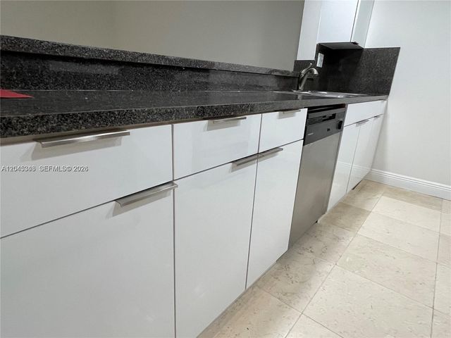 3756 NE 166th St 112, North Miami Beach, FL 33160