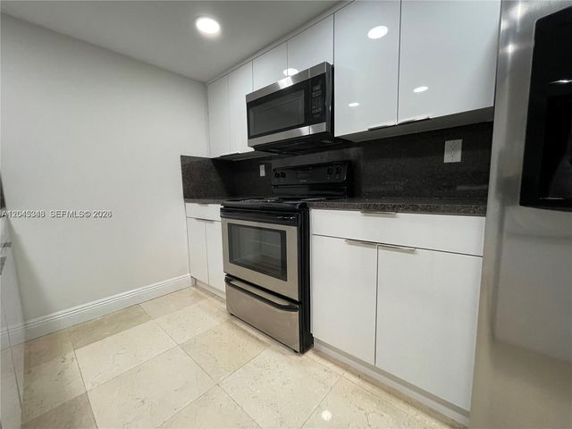 3756 NE 166th St 112, North Miami Beach, FL 33160