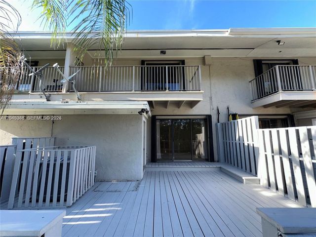 3756 NE 166th St 112, North Miami Beach, FL 33160