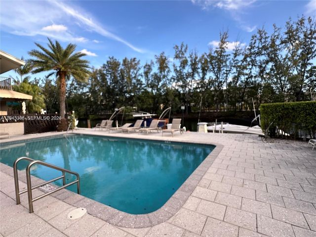 3756 NE 166th St 112, North Miami Beach, FL 33160