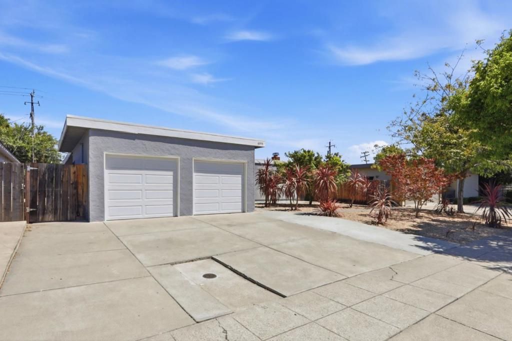 Image 3 of property listing at 6351 Bollinger Road, Cupertino, CA 95014