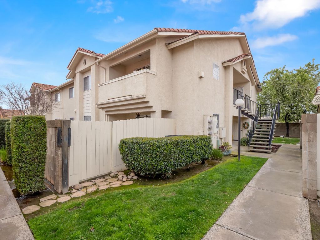 Image 1 of property listing at 1542 E Alluvial Avenue # 137, Fresno, CA 93720