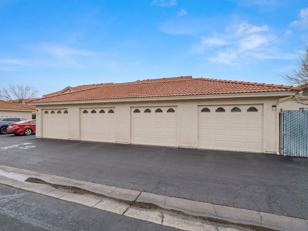 Image 22 of property listing at 1542 E Alluvial Avenue # 137, Fresno, CA 93720