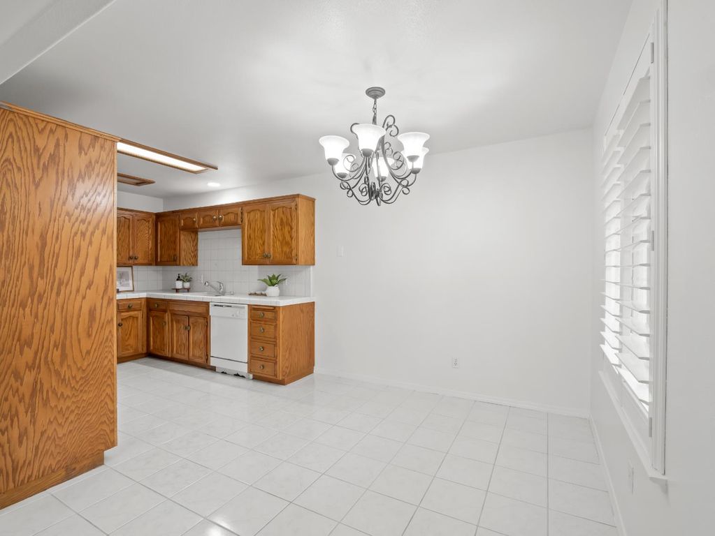 Image 7 of property listing at 1542 E Alluvial Avenue # 137, Fresno, CA 93720