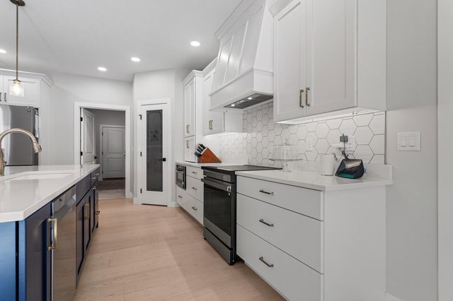 606 N Beacon Hill Circle, Urbana, IL 61802