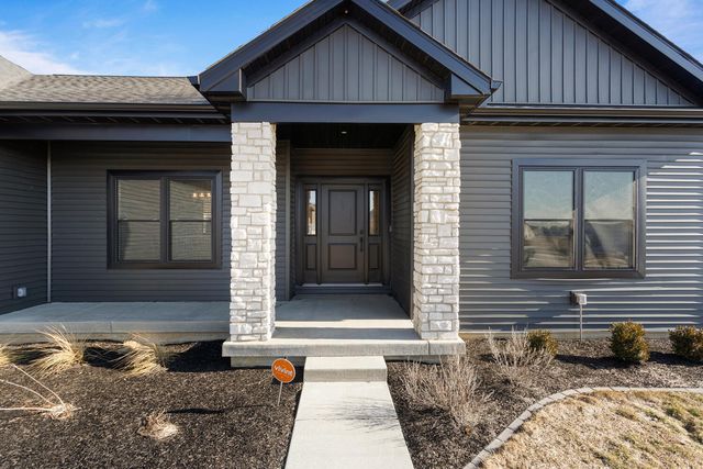 606 N Beacon Hill Circle, Urbana, IL 61802