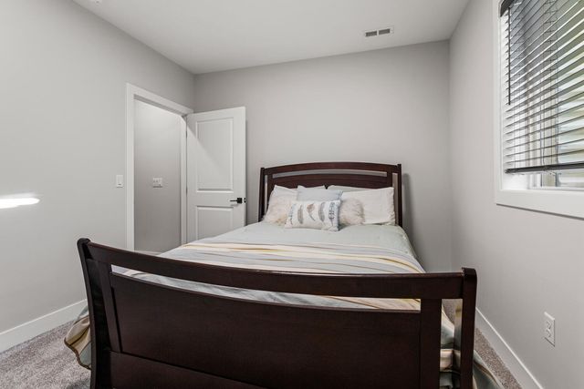 606 N Beacon Hill Circle, Urbana, IL 61802