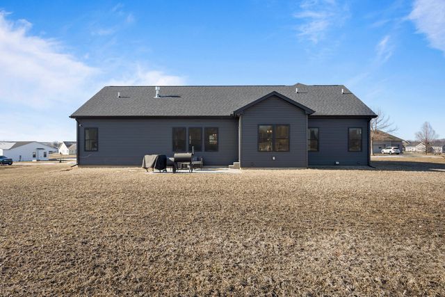 606 N Beacon Hill Circle, Urbana, IL 61802