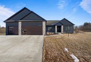 606 N Beacon Hill Circle, Urbana, IL 61802